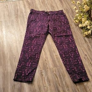 NWOT Levi's purple & black abstract print mid rise 5 pocket skinny jeans.